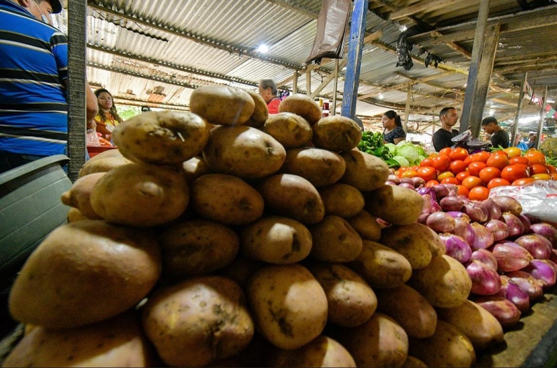  Papa, plátano y frutas subieron sus precios en enero, dijo la Bolsa Mercantil