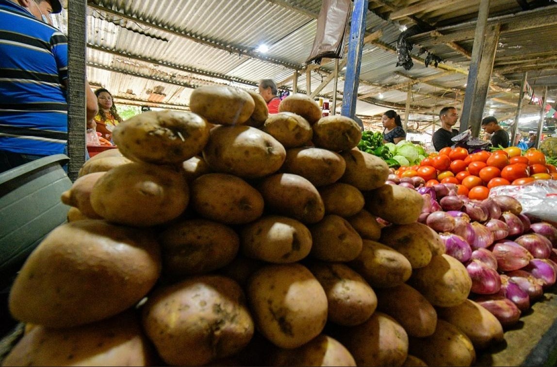  Papa, plátano y frutas subieron sus precios en enero, dijo la Bolsa Mercantil